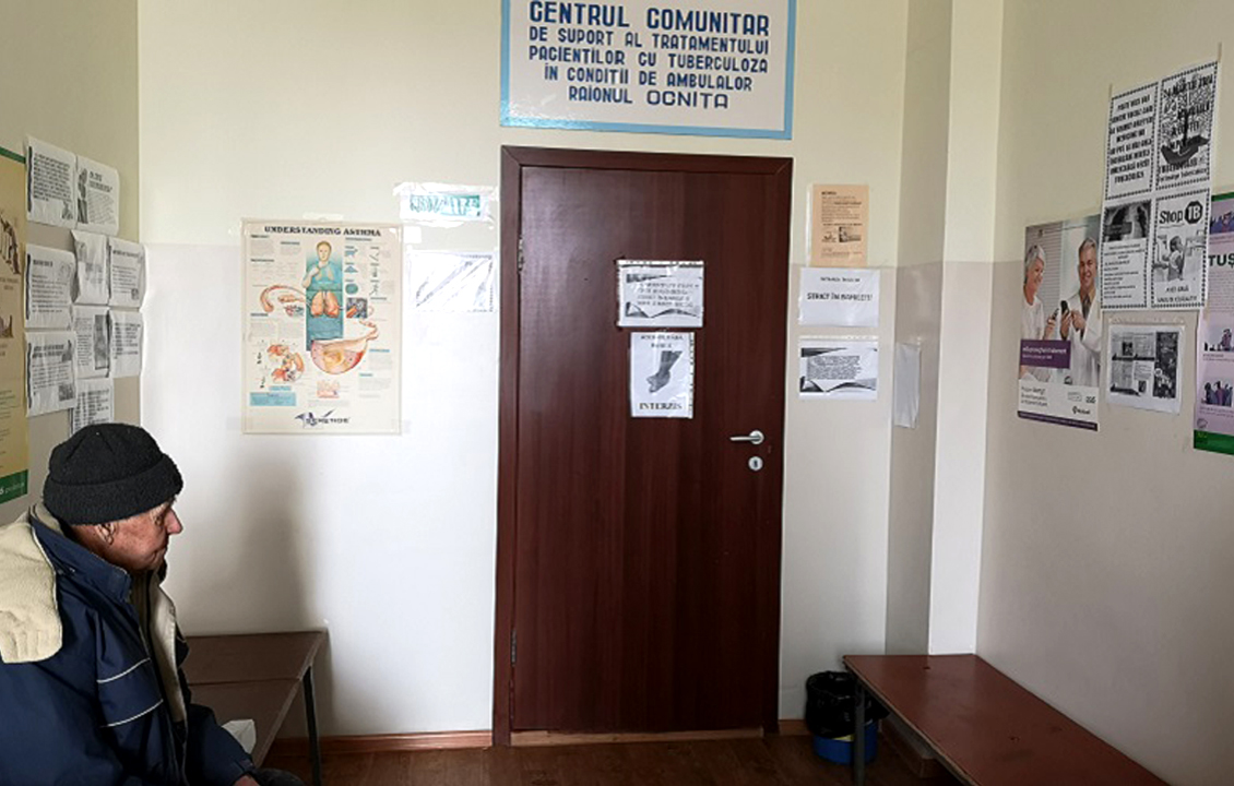 Cine în Moldova îi ajută pe bolnavii de tuberculoză să se trateze până la capăt. „M-a ajutat foarte mult doamna Polina. Acum sunt om în rând cu lumea”